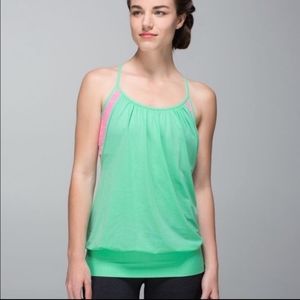 Lululemon No Limits Workout Tank w Built-In Bra Teal & Pink Size 4 Has Flaw